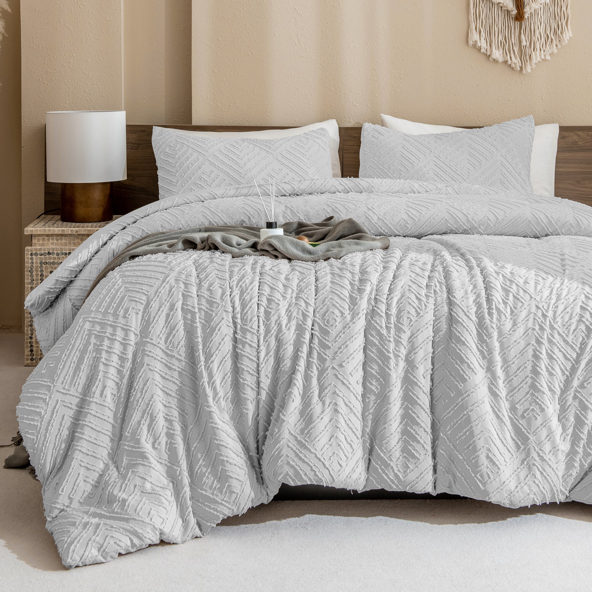 ANGENIA Comforter Set, 3 Pieces Fluffy Cream Boho Bedding Comforters Set, Soft Lightweight Tufted Down Alternative Bed Set for All Season