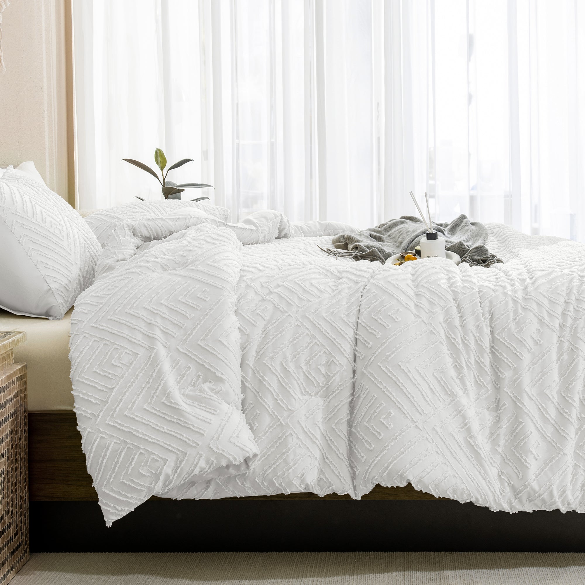 ANGENIA Comforter Set, 3 Pieces Fluffy Cream Boho Bedding Comforters Set, Soft Lightweight Tufted Down Alternative Bed Set for All Season