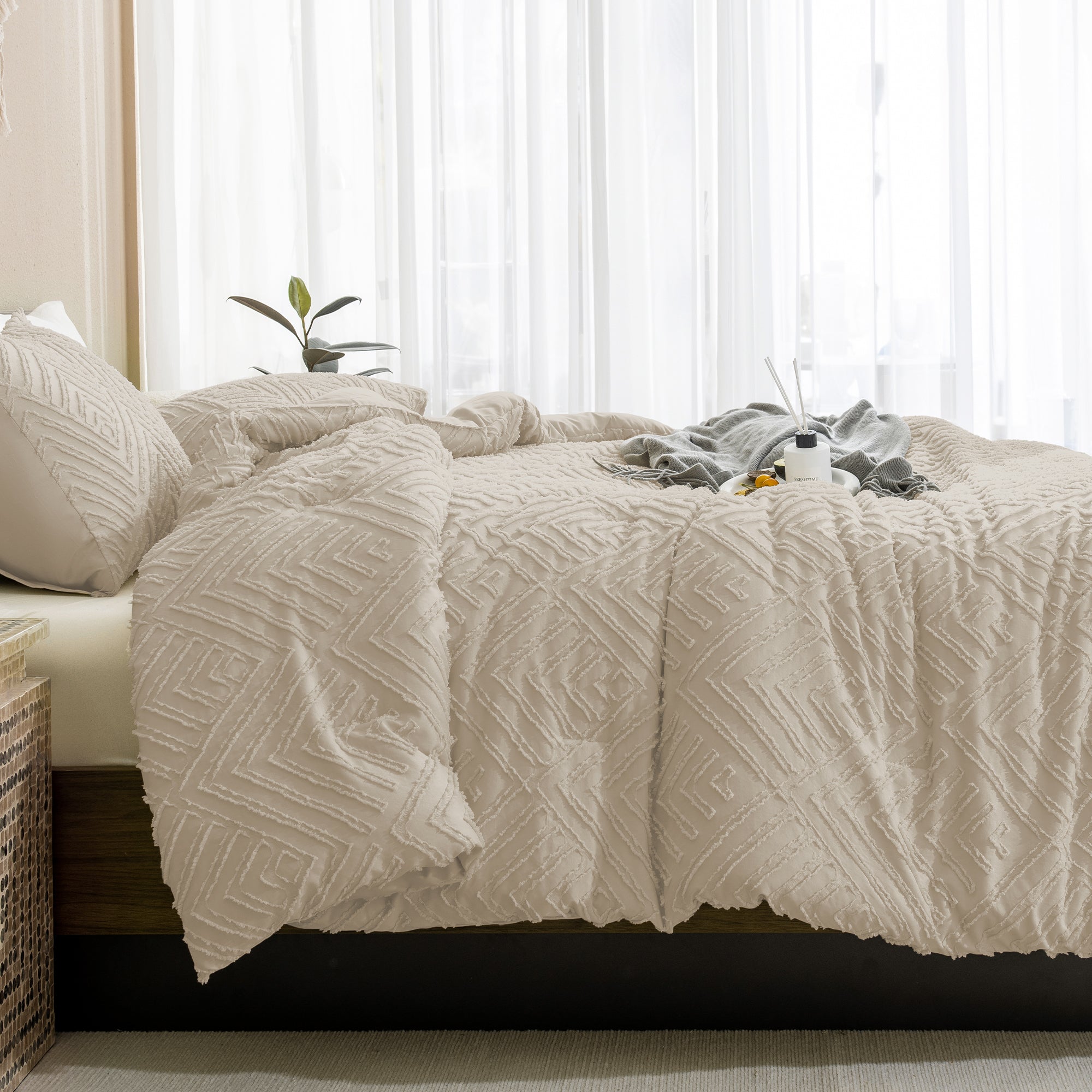 ANGENIA Comforter Set, 3 Pieces Fluffy Cream Boho Bedding Comforters Set, Soft Lightweight Tufted Down Alternative Bed Set for All Season
